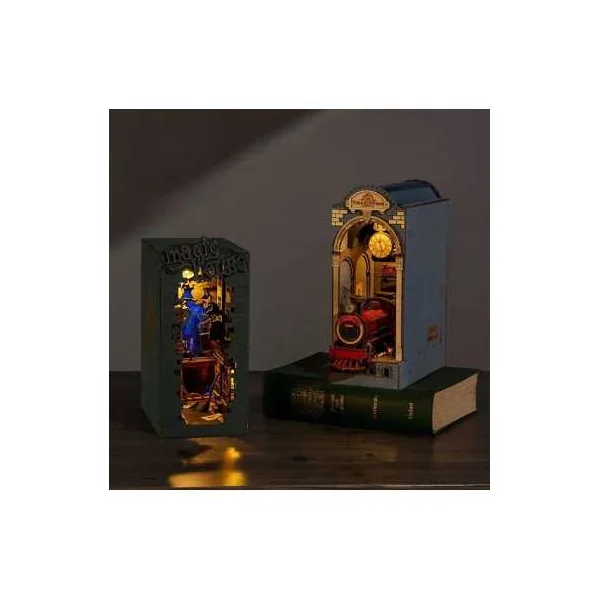 Maquette Time Travel Book Nook - Rolife
