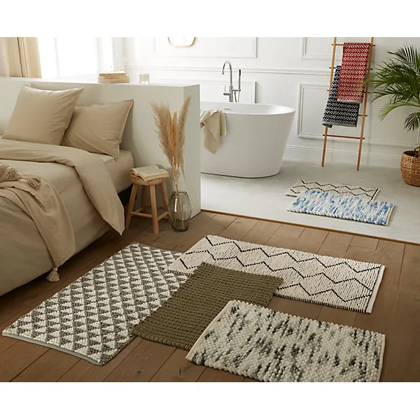 Tapis de bain rectangulaire L.120 x l.60 cm, motif zigzag noir, Levasseur